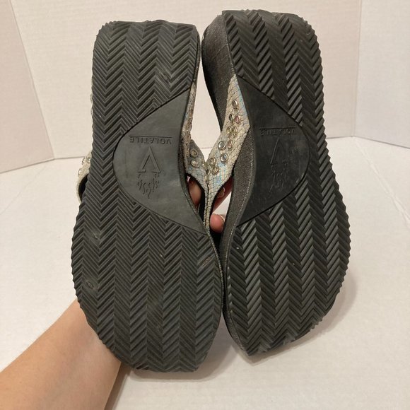 Volatile Rhinestone Thong Sandals Flip Flops Gray - Picture 9 of 9